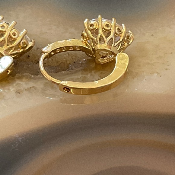 Gold CZ heart huggie earrings cubic zirconia dangle heart earrings drop new - Picture 3 of 8